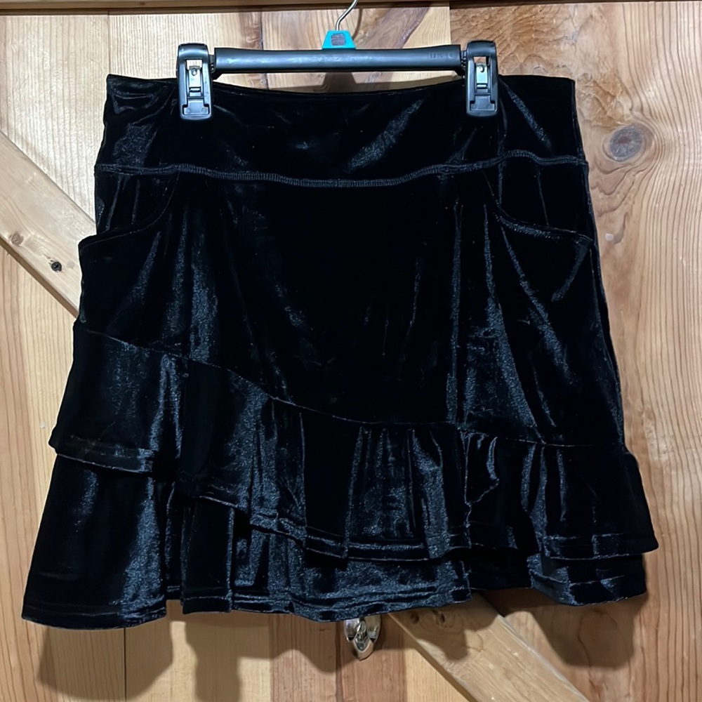 New Jack Smith size Large black crush velvet like material skort